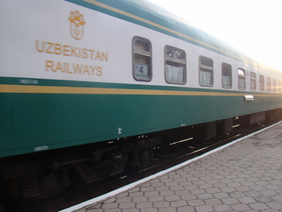 Пассажирский поезд сообщением «Ташкент-Рыбачье-Ташкент» прибыл в Бишкек