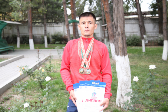 Железнодорожник Бакыт Момуналиев принял участие в “Стамбульском марафоне”