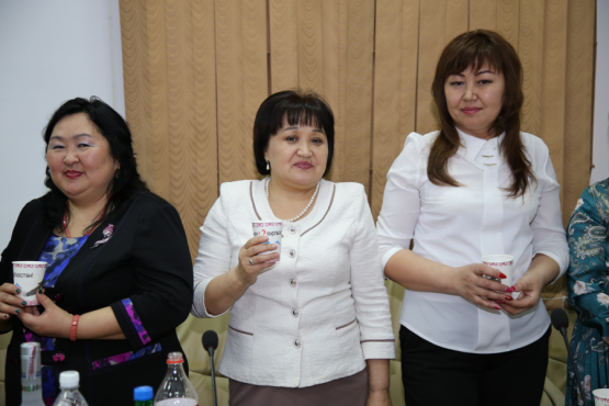 Руководство ГП «НК «Кыргыз темир жолу» поздравило женщин железнодорожников с Международным женским днем.