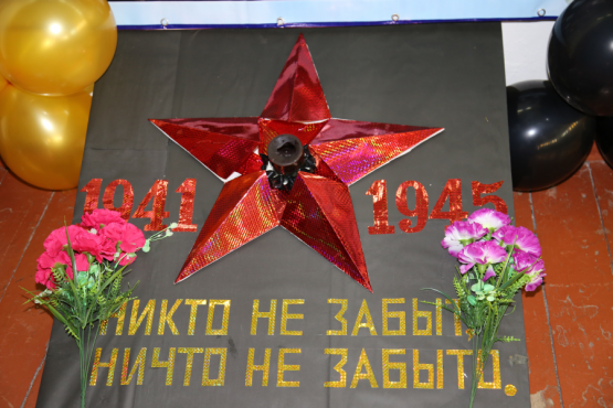 №97-темир жол лицейи №385 Кричев дивизиясынын Беларусияны бошотуудагы 75 жылдыгына карата иш-чара өткөрдү.