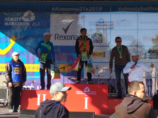 Темир жолчу Бакыт Момуналиев “Алматы марафонунда” 1-орунду жеңип алды