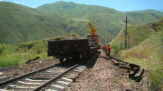 Укладка шпал на Кыргызской железной дороге