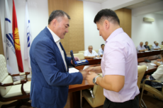 Сотрудник ГП “НК “Кыргыз темир жолу” награжден медалью Евразийского экономического союза