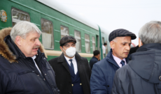 По железной дороге прибыли контейнера с гуманитарной помощью из Республики Узбекистан в Кыргызскую Республику.