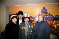 ГП «НК «Кыргыз темир жолу» поздравили с 95-летием участника ВОВ, на данный момент единственного на кыргызской железной дороге