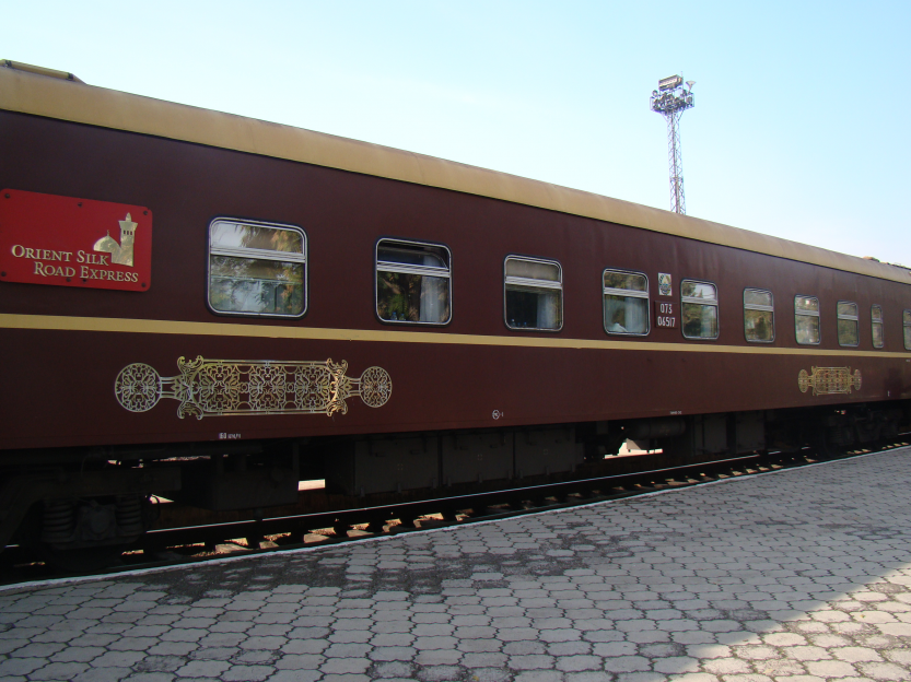 Кыргызстанга Германиянын туристтери менен туристтик поезд келди